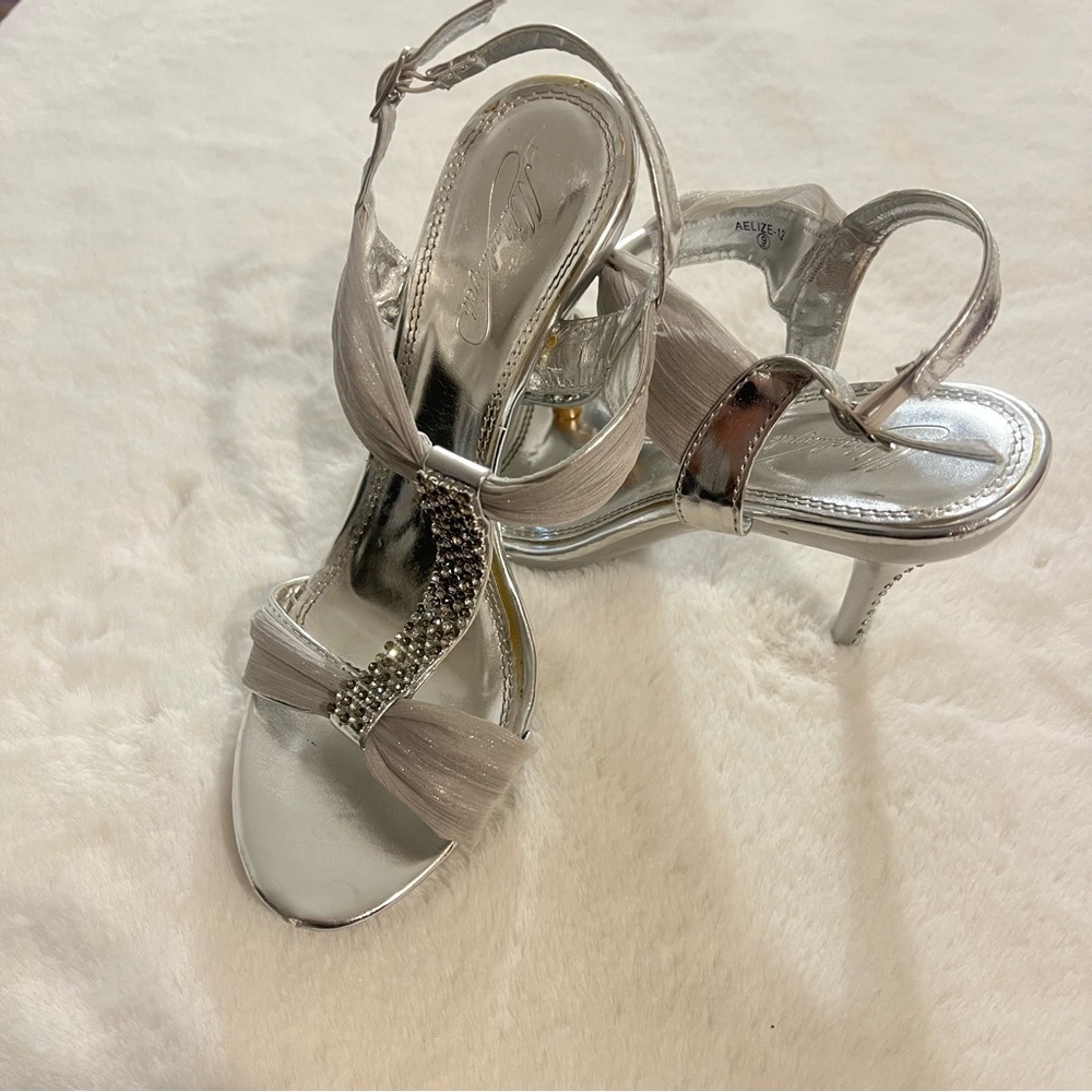 Michelangelo Silver Rhinestone Embellished T Strap Heels Women Size 7.5 - Picture 6 of 9